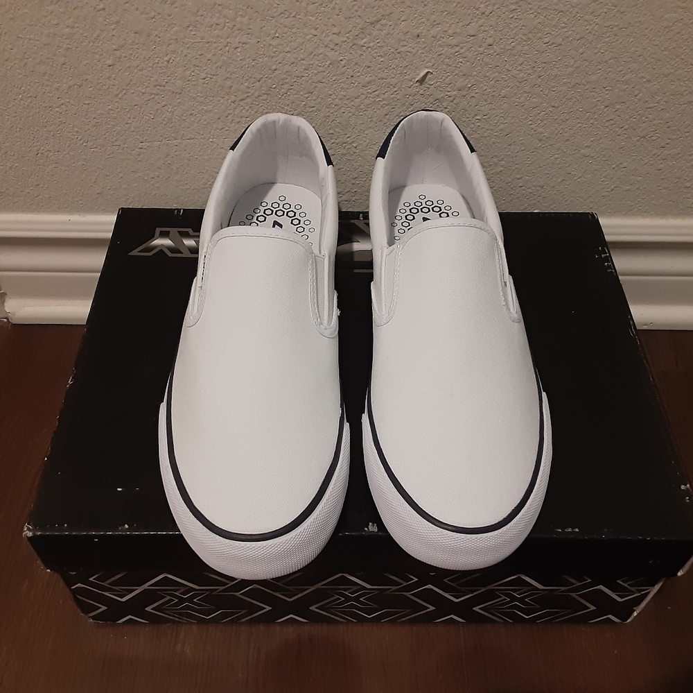Lugz - Picture 2 of 4